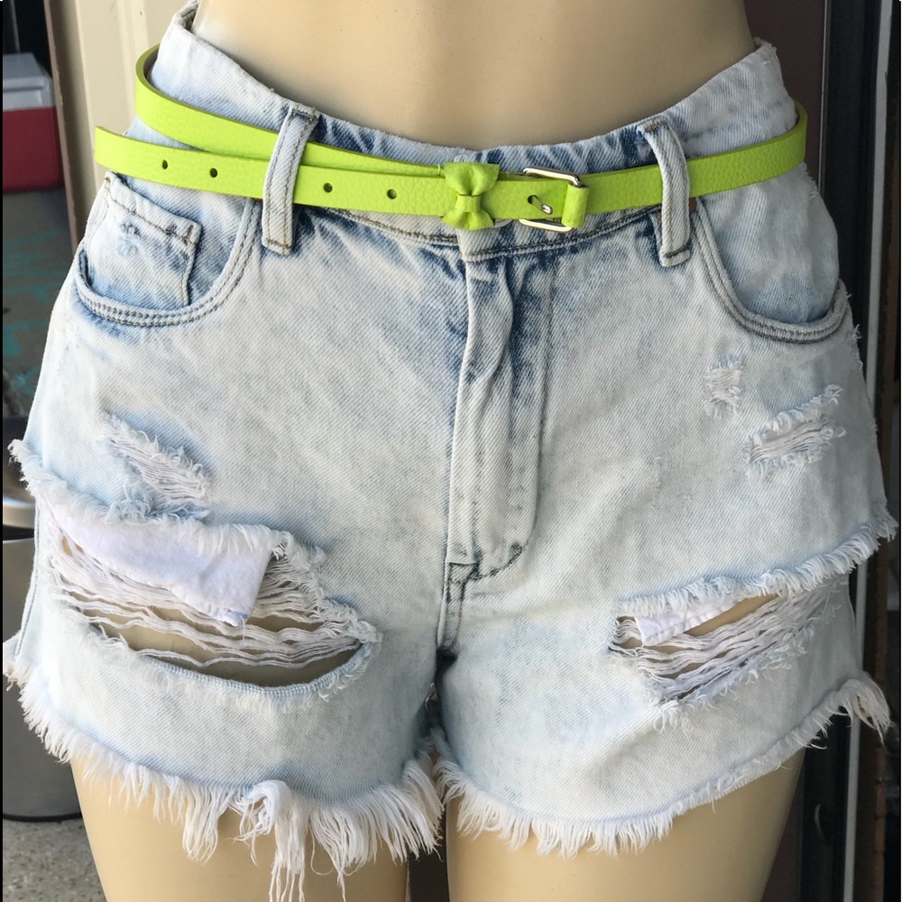 Stone washes ripped shorts